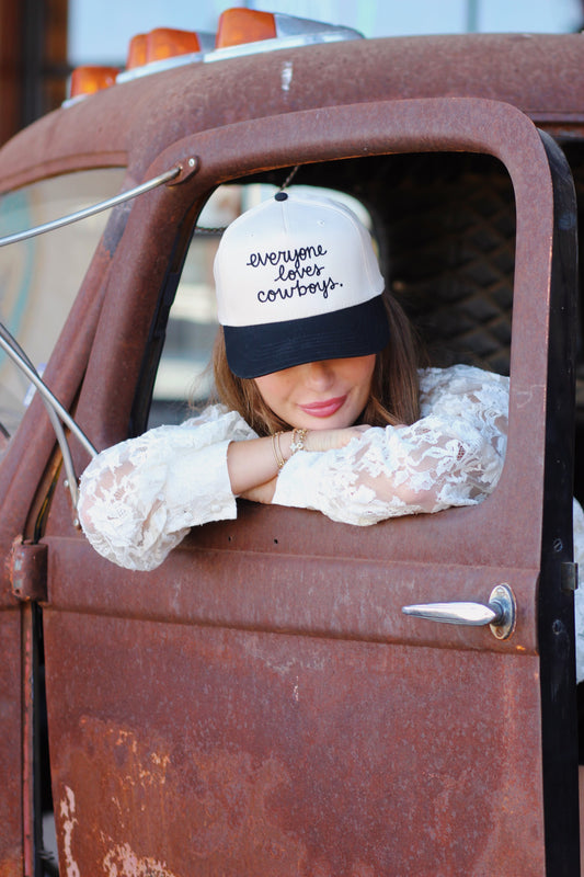 EVERYONE LOVES COWBOYS